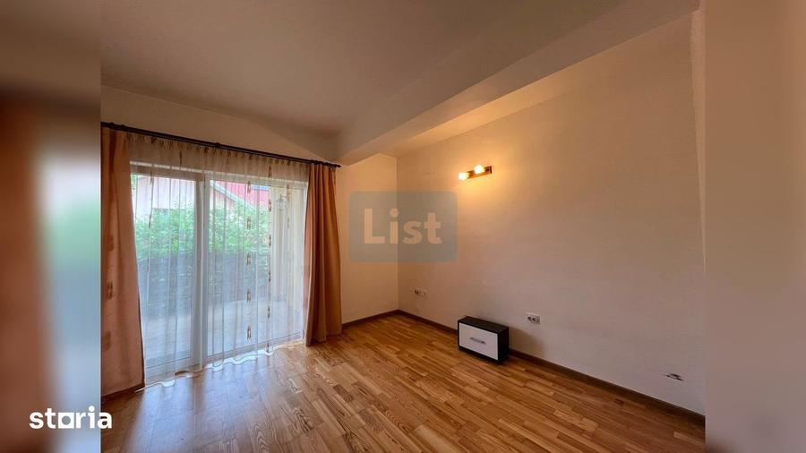 Apartament cu 3 camere semidecomandat în Europa
