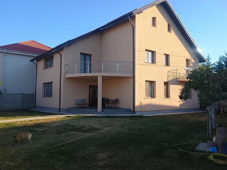 Casă cu 5 camere cu Teren 460 Mp în Central