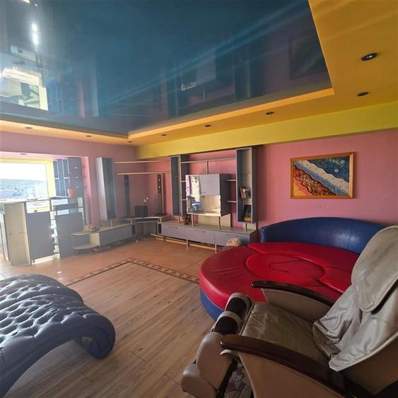 Apartament cu 3 camere decomandat în Alexandru cel Bun