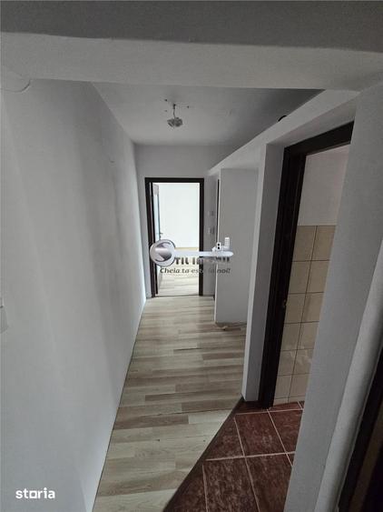 Apartament cu 3 camere semidecomandat în Mircea cel Bătrân