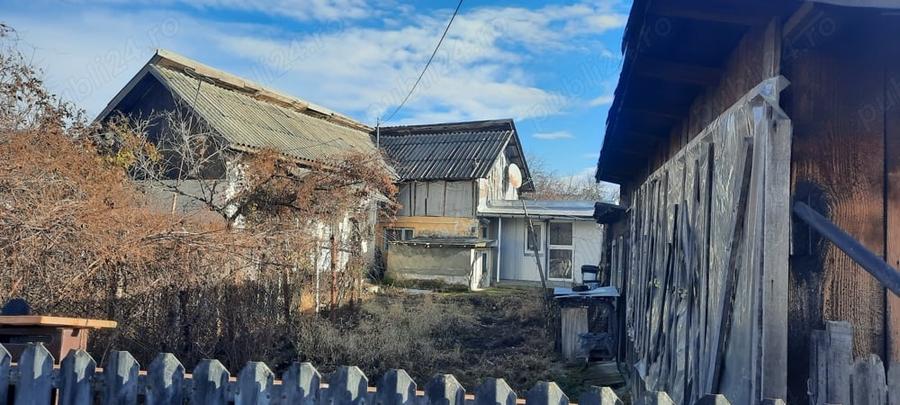 Casă cu Teren 1277 Mp în Stâlpeni