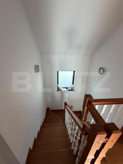 Casă cu 4 camere cu Teren 300 Mp în Central