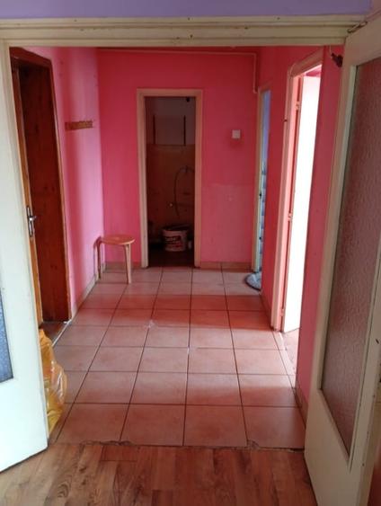 Vând apartament spațios oportunitate în zona Mărășești Bacău - 1