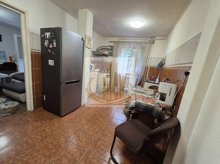 Apartament cu 3 camere semidecomandat, mobilat în Circumvalațiunii