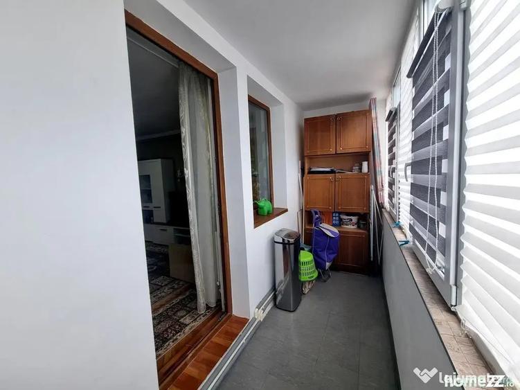 Apartament cu 3 camere semidecomandat în Peninsula