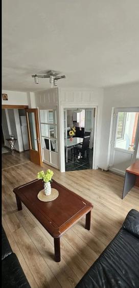 Apartament cu 2 camere decomandat în Piața Centrală