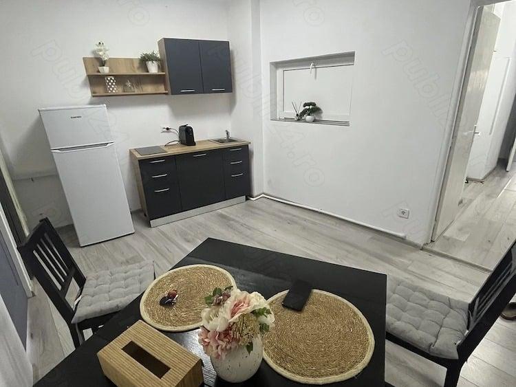 Apartament cu 2 camere semidecomandat în Cișmigiu