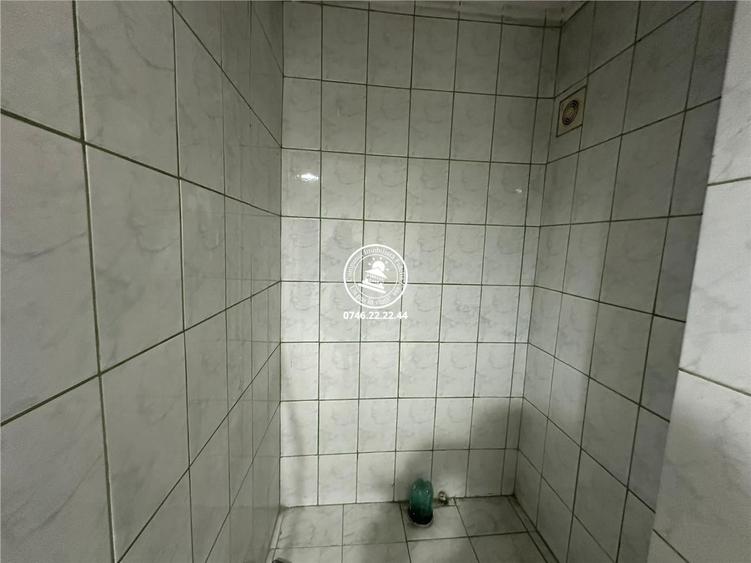Apartament cu 4 camere decomandat în Alexandru cel Bun