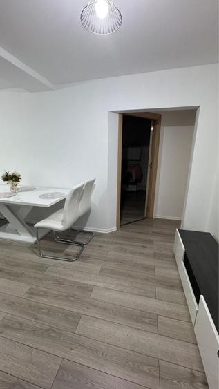 Apartament cu 3 camere decomandat în Ampoi 3