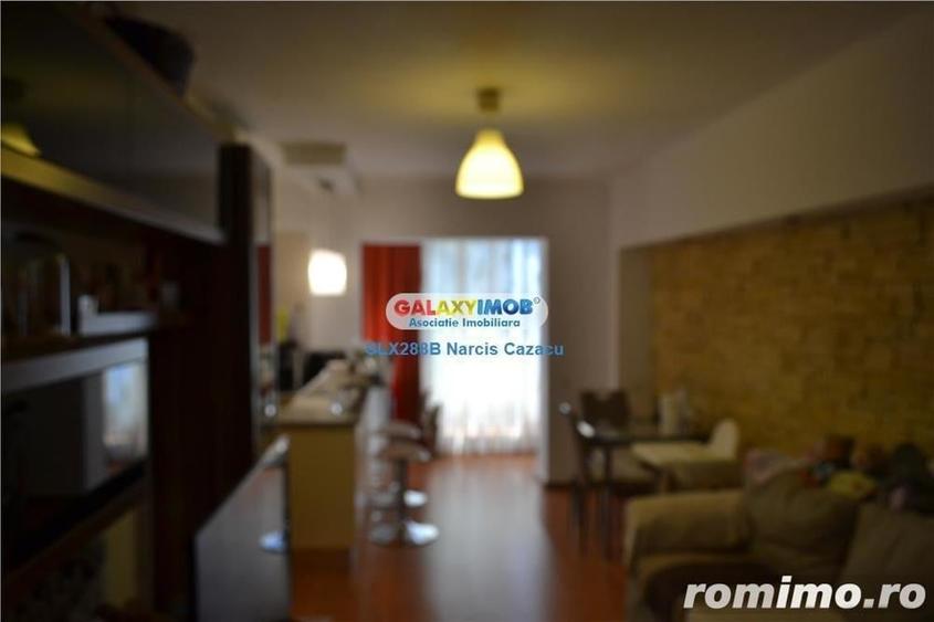 Apartament cu 3 camere decomandat în Baicului