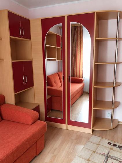 Apartament cu 3 camere semidecomandat în Burdujeni