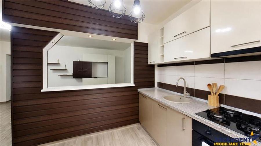 Apartament cu 2 camere nedecomandat în Tractorul