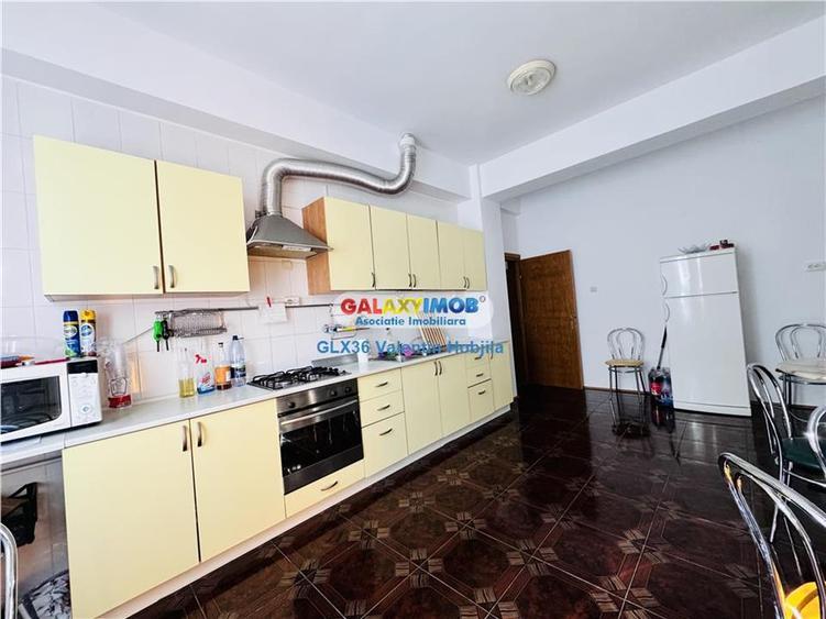 Casă cu 12 camere cu Garaj în Orizont