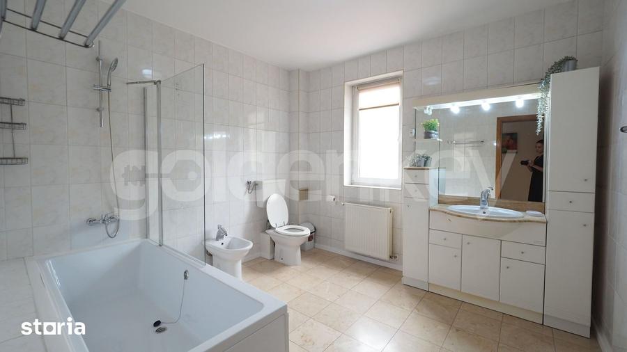 Casă cu 5 camere cu Teren 180 Mp în Băneasa