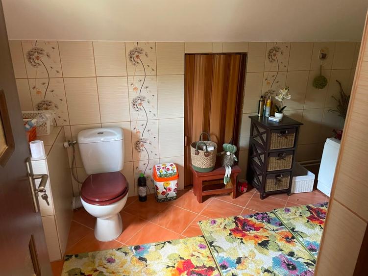 Casă individuală cu 5 camere cu Teren 1705 Mp în Central