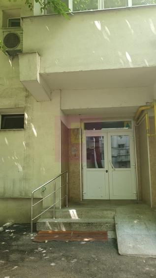 Apartament cu 3 camere decomandat în Costin Georgian