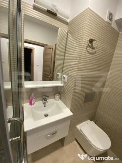 Apartament cu 3 camere semidecomandat în Calea București