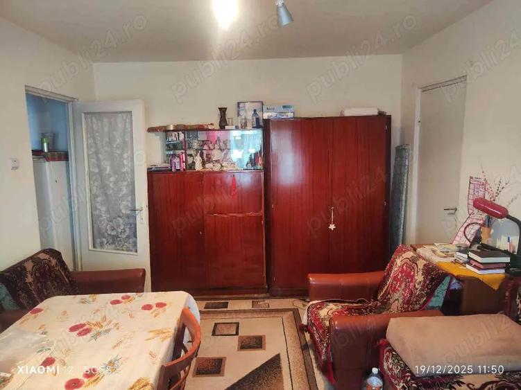 Apartament cu 3 camere semidecomandat în Central