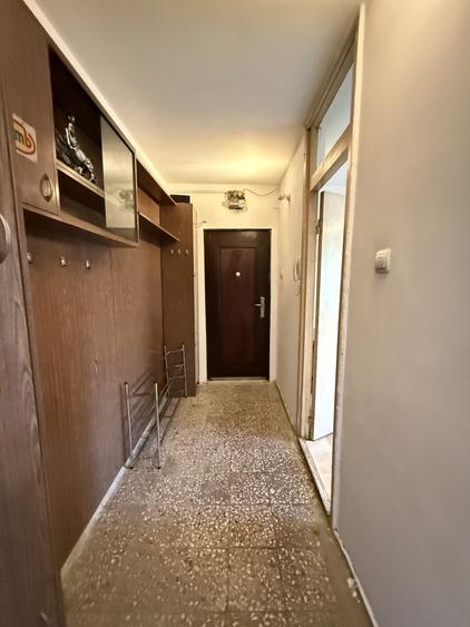 Apartament cu 2 camere semidecomandat, mobilat în Dâmbovița