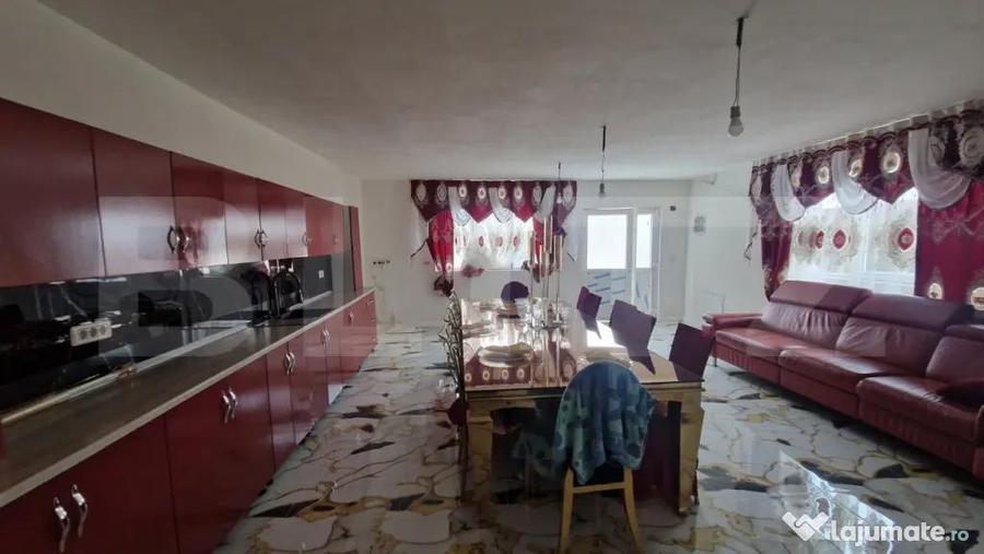 Casă cu 5 camere cu Teren 836 Mp în Central