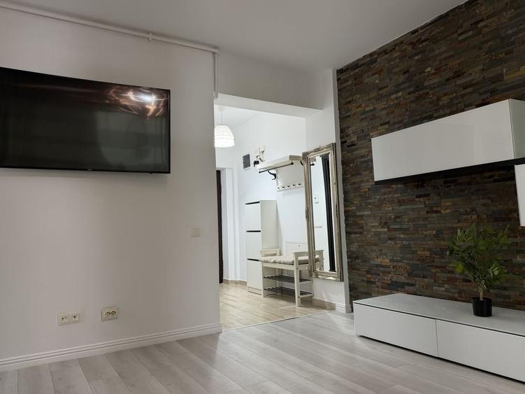 Apartament cu 3 camere decomandat în Păcii