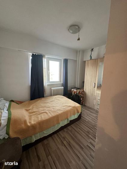 Apartament cu 4 camere decomandat în Drumul Taberei