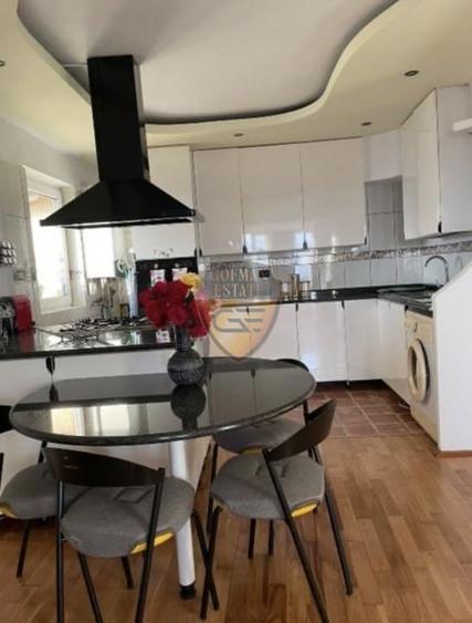 Apartament cu 3 camere decomandat, mobilat în Faleza Nord