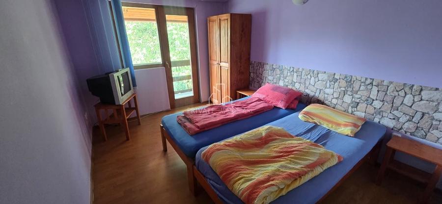 Casă individuală cu 5 camere cu Canalizare în Central