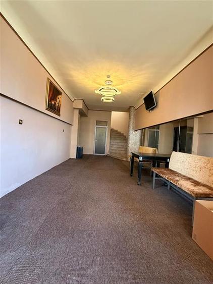 Spațiu comercial, de 538.26000976563 mp, în P-ța Muncii