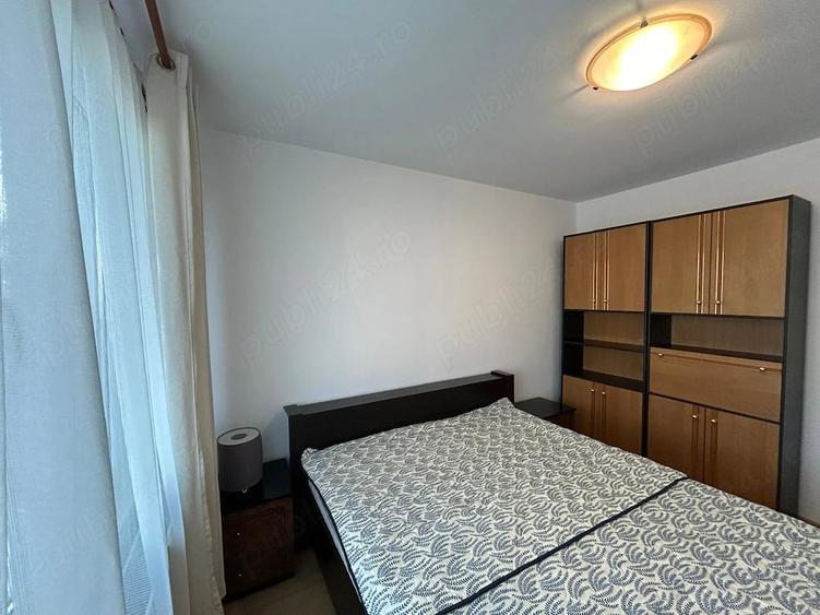 Apartament cu 3 camere decomandat în Tractorul