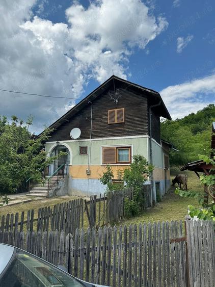 Teren de 5600 mp, în Vărbila