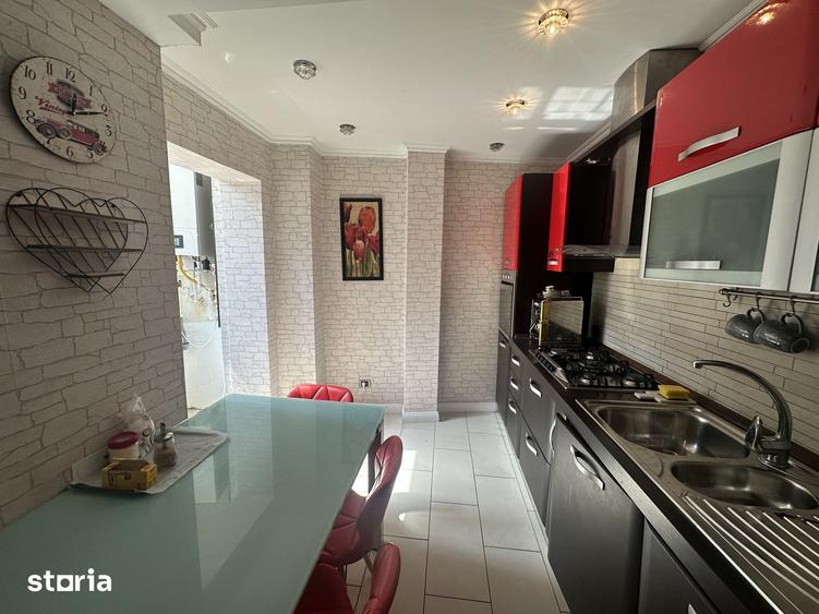 Apartament cu 3 camere semidecomandat în Eminescu