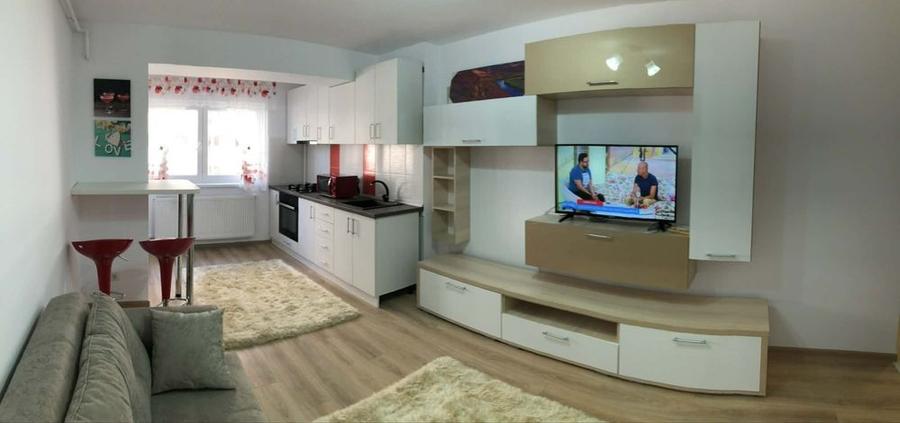 Apartament cu 2 camere decomandat, mobilat în Central