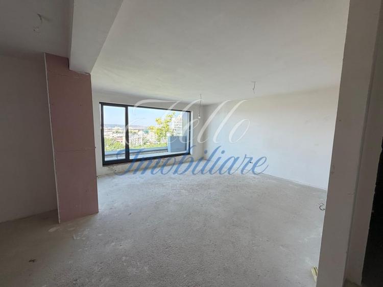 Penthouse cu 3 camere decomandat în Zorilor