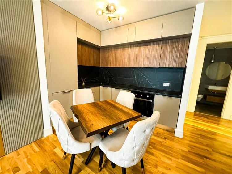 Apartament cu 3 camere semidecomandat, mobilat în Floreasca