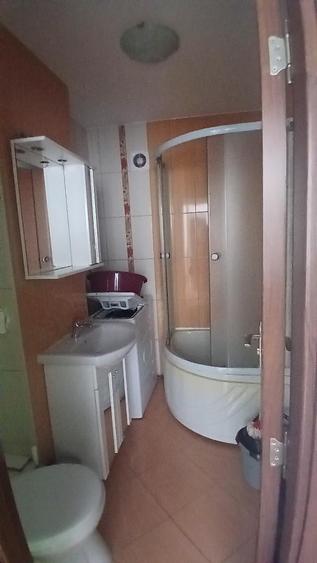 Apartament cu 2 camere semidecomandat în Girocului