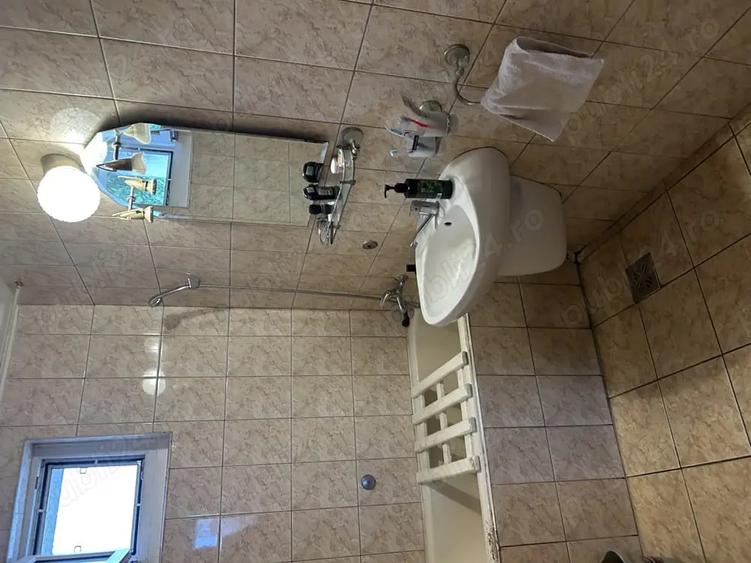 Apartament cu 2 camere semidecomandat, mobilat în Central