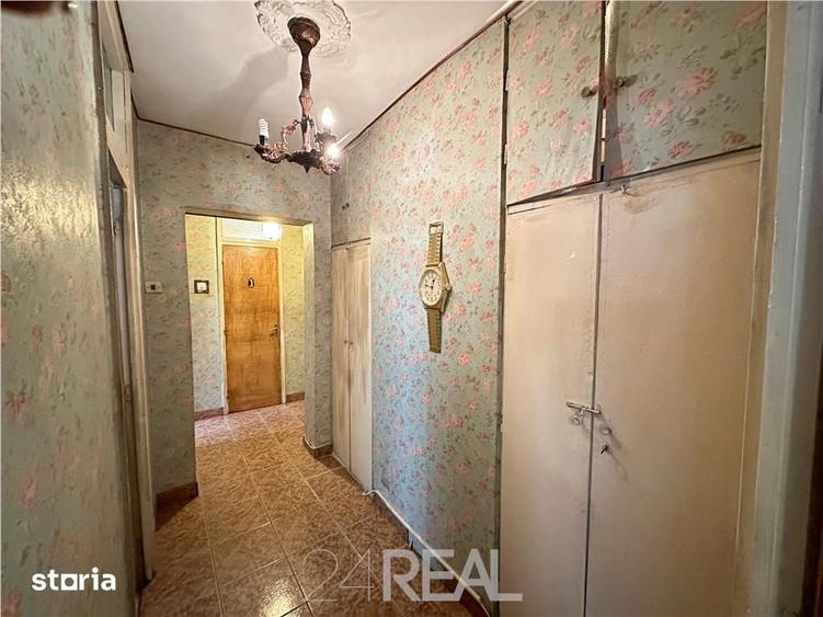 Apartament cu 3 camere semidecomandat în Militari