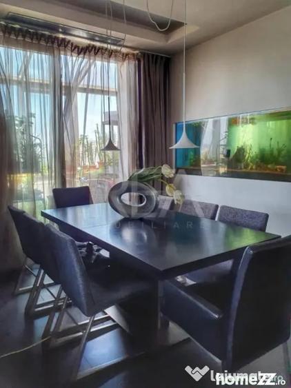 Apartament cu 5 camere decomandat în Matei Voievod