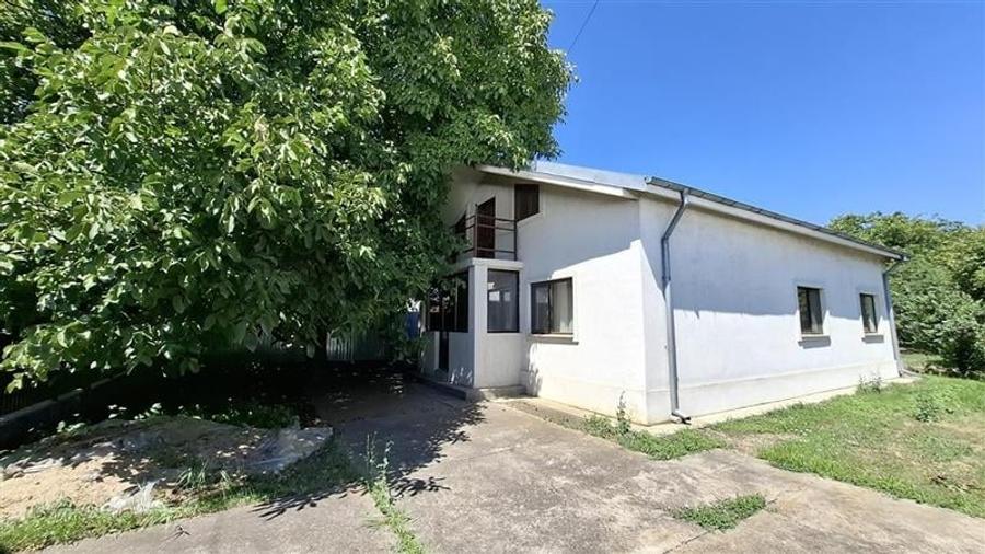 Casă individuală cu 4 camere cu Teren 1250 Mp în Petrești