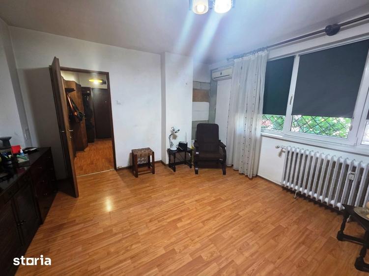 Colentina, intersectie Fundeni, bloc reabilitat, stradal, vedere fata - 9