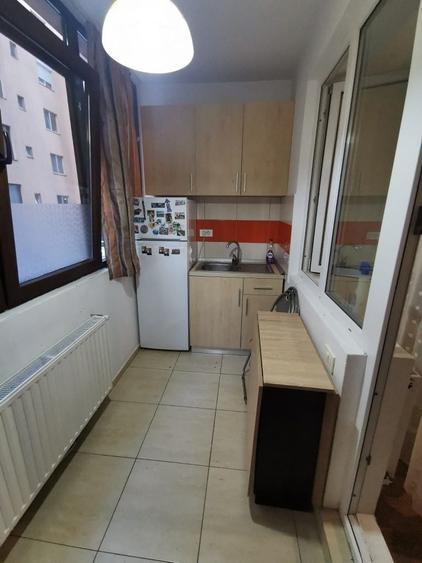 Apartament cu 2 camere semidecomandat în Roșu