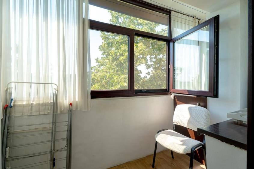 Apartament cu 3 camere decomandat, mobilat în Dacia
