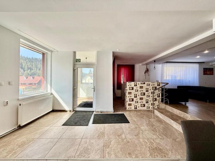 Duplex cu 18 camere cu Garaj în Central