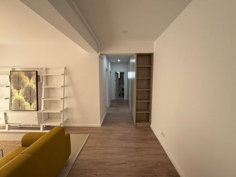 Apartament cu 3 camere semidecomandat în Străulești
