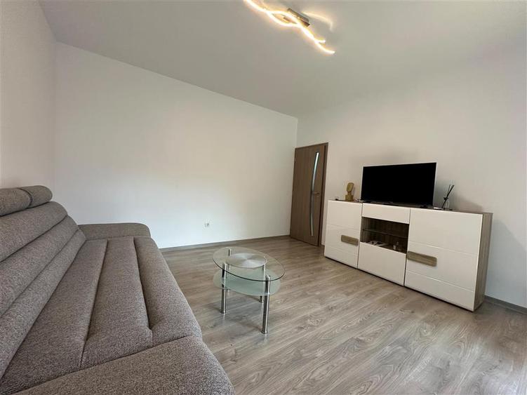 Apartament cu 3 camere decomandat în Valea Lupului