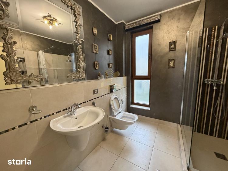 Casă cu 5 camere cu Teren 500 Mp în Gruia