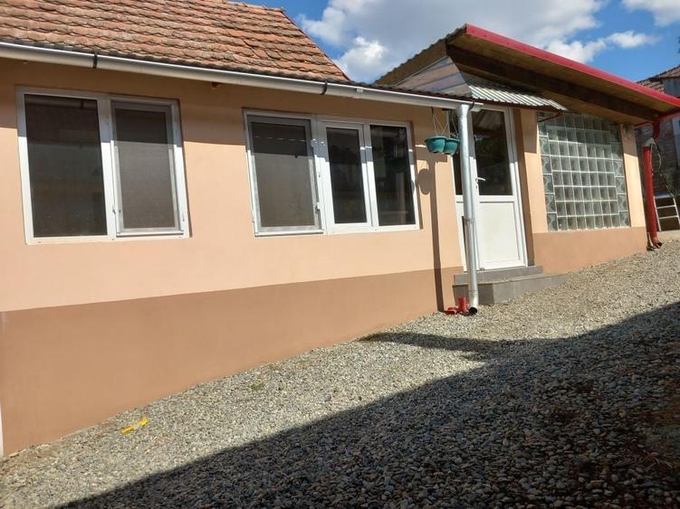 Casă cu 4 camere în Amnaș