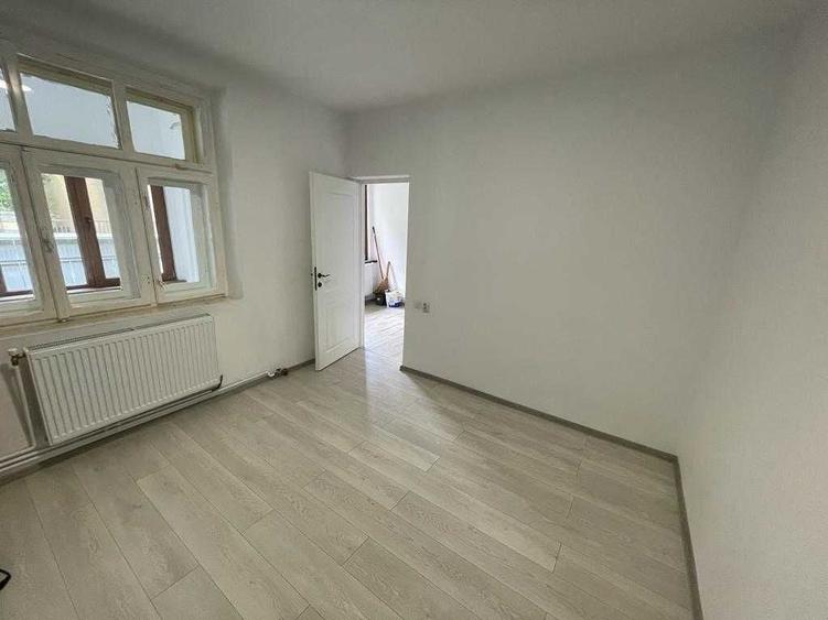 Casă cu 4 camere cu Teren 400 Mp în Central