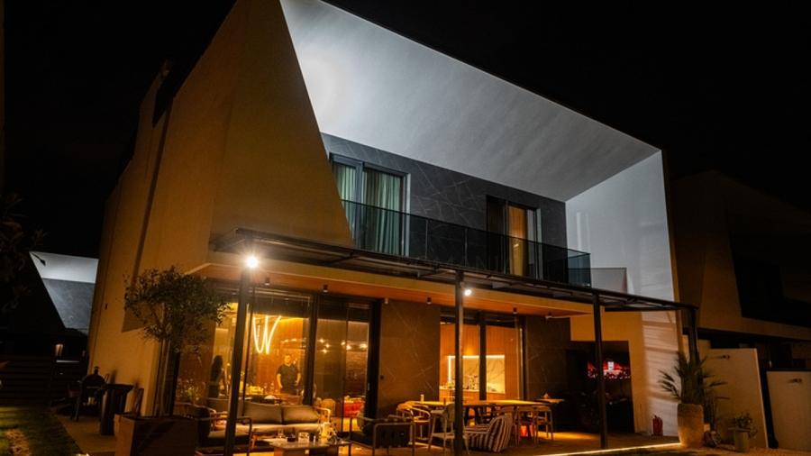 Casă individuală cu 6 camere cu Piscina în Central